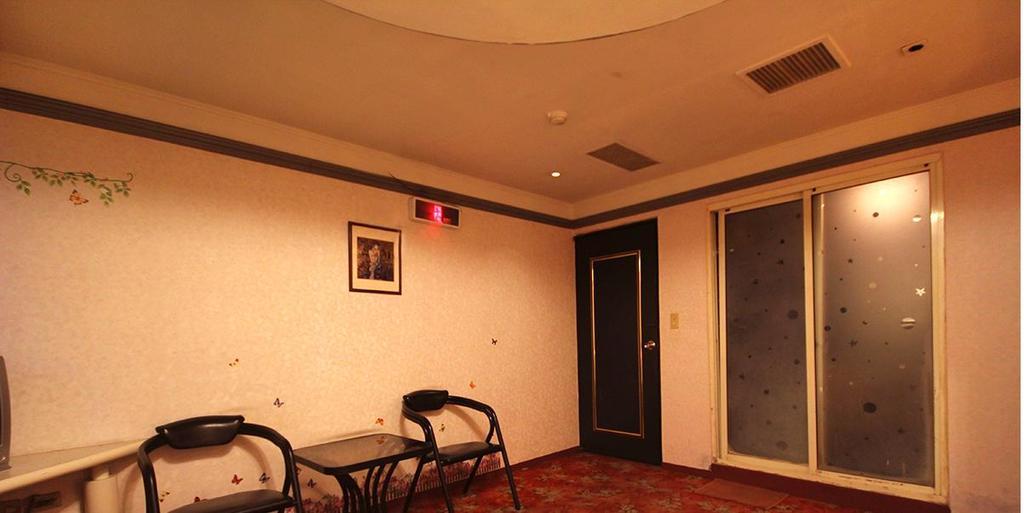 Broadway Hotel Taichung Buitenkant foto